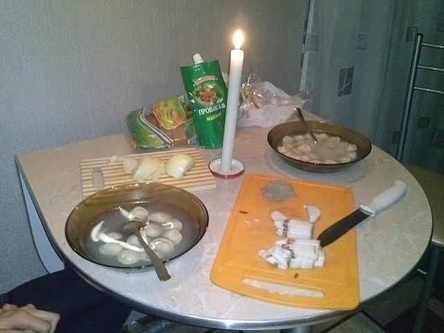      .)))