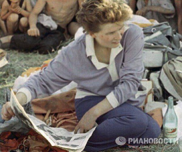 В. Терешкова в первые минуты после приземления космического корабля "Восток-6", 1963 год.
