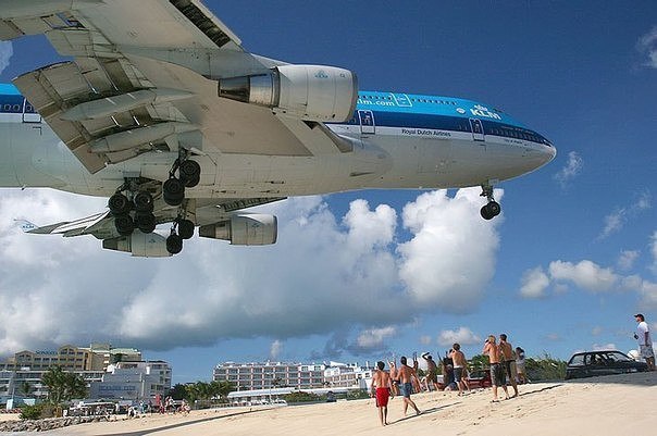 Maho Beach        .      300   -. ... - 3