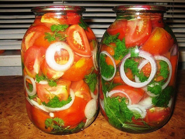 Помидоры с луком и лимонной кислотой. .Помидоры вымыть, наколоть зубочисткой.На дно банки положить ...