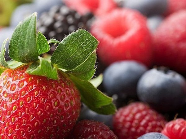 Ягоды на английском языке. Клубника - strawberry Барбарис - barberry Брусника - cowberry, foxberry ...