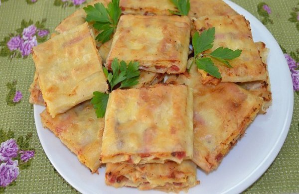 Жареный лаваш с колбасой и сыром.Ингредиенты:-Лаваш — 2 шт -Сырок плавленый («Янтарный» ) — 100 ... - 3
