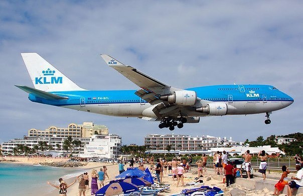 Maho Beach        .      300   -. ... - 2