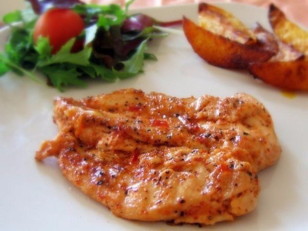 ЗАПЕЧЕННЫЕ КУРИНЫЕ ГРУДКИ СО СЛИВОЧНЫМ СОУСОМ.Ингредиенты:- 4 куриных грудки- четверть стакана ...