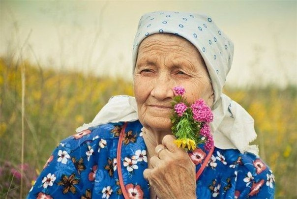 Каждой, даже самой сильной женщине нужен кто-то, кто будет дарить ей... нет, не цветы, не подарки... ...