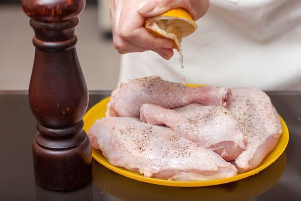 Цыпленок по-венски (Backhendl). Бакхендль готовится в Австрии с 18-го века, раньше это блюдо ... - 4