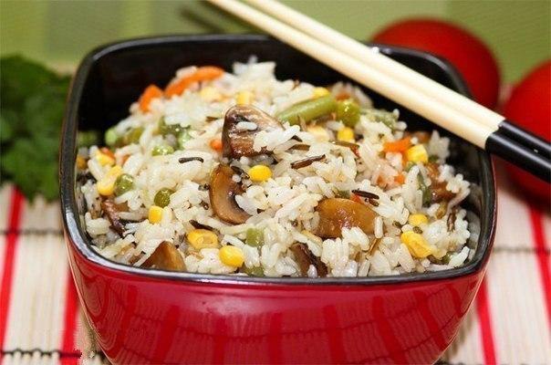 Невероятно вкусный рис с овощами и грибами. Ингредиенты: - 300 г пропаренного риса с диким - 1 ...