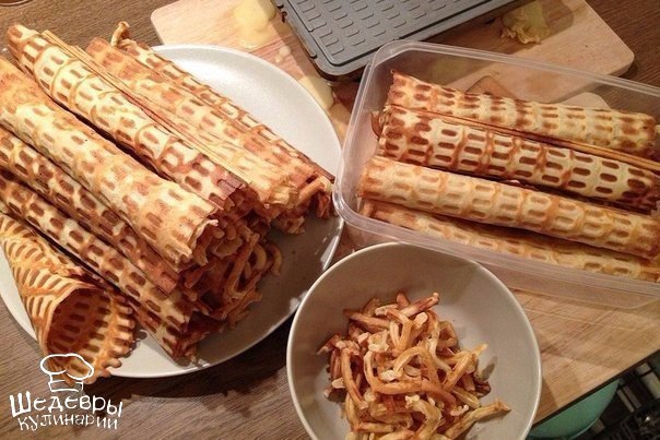 КЛАССИЧЕСКИЕ ВАФЛИ.Хрустящие и вкусные как в детстве :)ИНГРЕДИЕНТЫ: Яйцо куриное 3 штуки Молоко 1,5 ...