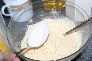 Творожные шарики и пончики. Очень вкусный десерт! Ингредиенты: на 360-400 г. творога — 3 яйца; 3 ... - 3