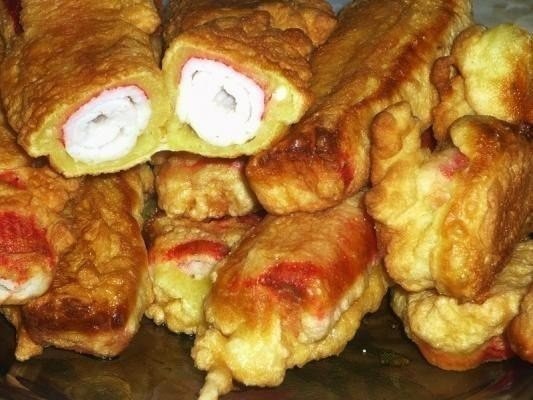 Фаршированные крабовые палочки в кляре.Ингредиенты:крабовые палочки - 200 граммтвердый сыр - 200-250 ...
