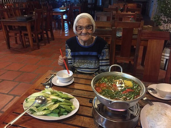 Знакомьтесь, это — баба Лена, 89-летняя пенсионерка из Красноярска, которая ежемесячно откладывает ... - 4