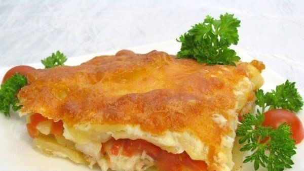 ЗАПЕКАНКА С КАРТОФЕЛЕМ И РЫБКОЙ .Вся семья просила добавки!ИНГРЕДИЕНТЫ: 5-6 картофеля 500 г рыбы 2 ...