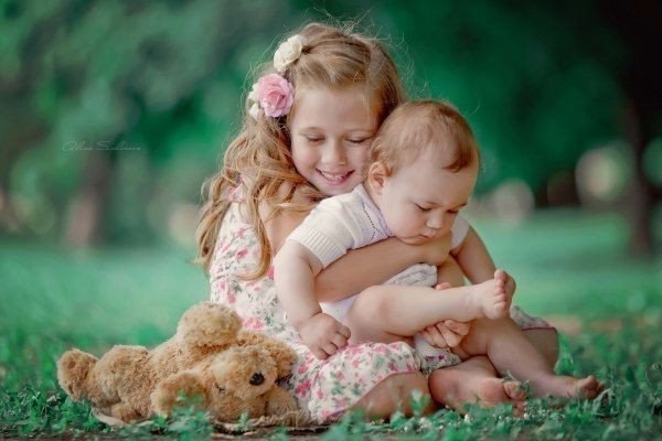 МАЛЬЧИКА - ХВАЛИТЬ, ДЕВОЧКОЙ - ВОСХИЩАТЬСЯ .Полезно знать  Девочек не надо хвалить за сделанное. Вы ...