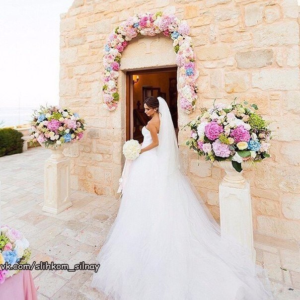 Я очень хочу связать свою жизнь с достойным мужчиной, чье слово будет моим законом, чей взгляд будет ...