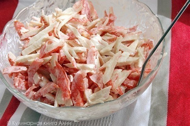 Подборка 10-ти салатов с помидорами. 1. Безумный салат. Ингредиенты на 2 порционных салата: Крабовые ... - 4