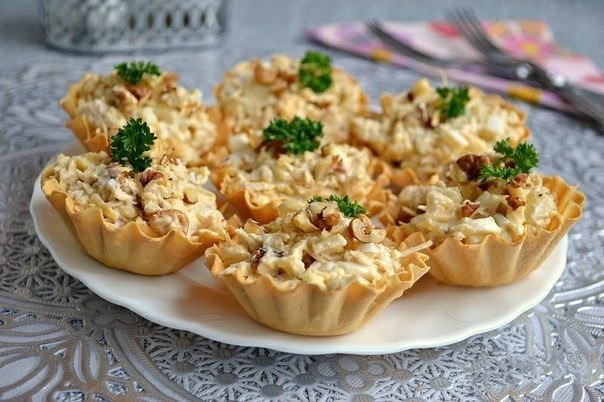 Салат с курицей и ананасом в тарталетках. Филе куриное (отварное) — 200 г; Ананас консервированный — ...