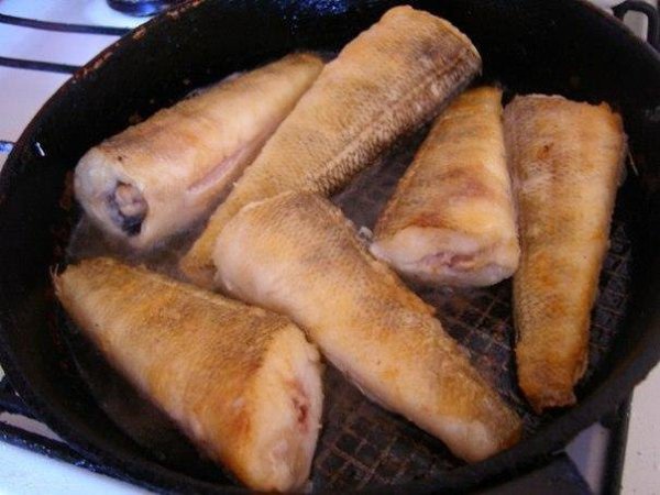 Рыба по-гречески.ИнгредиентыРыба (хек, минтай, ледяная, судак) - 1кг.1 большое яблоко зеленых ... - 3