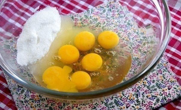 Медовый бисквит.Очень вкусный нежный бисквит, в меру пахнет медом, тает во рту! Отлично поднимается, ... - 2