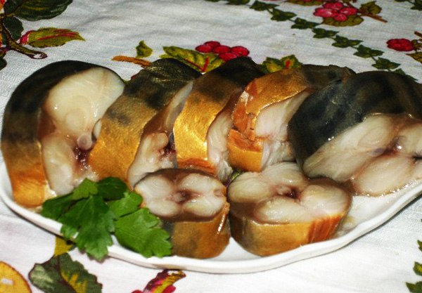 Домашняя "копченая" рыба с чайной заваркой и луковой шелухой.Ингредиенты 3 свежемороженых ...