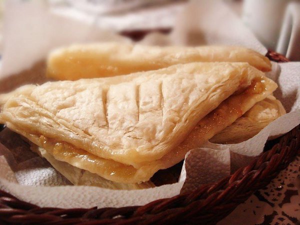 СЛОЙКИ С БАНАНОВОЙ НАЧИНКОЙ.Эти слоёнки готовятся из готового бездрожжевого теста. Обязательно ... - 5