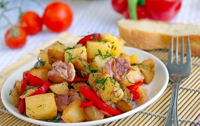 Овощное рагу с куриной грудкой .на 100грамм - 99.16 ккалБ/Ж/У - 18.05/1.48/3.61Ингредиенты:Баклажаны ...
