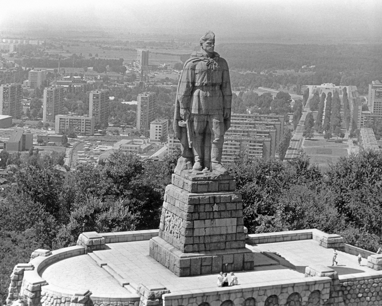 Памятник алеша русский солдат. Алеша Пловдив Болгария. Памятник советскому солдату в Болгарии Алеша. Памятник алёше в Болгарии. Памятник воину освободителю в Болгарии Алеша.