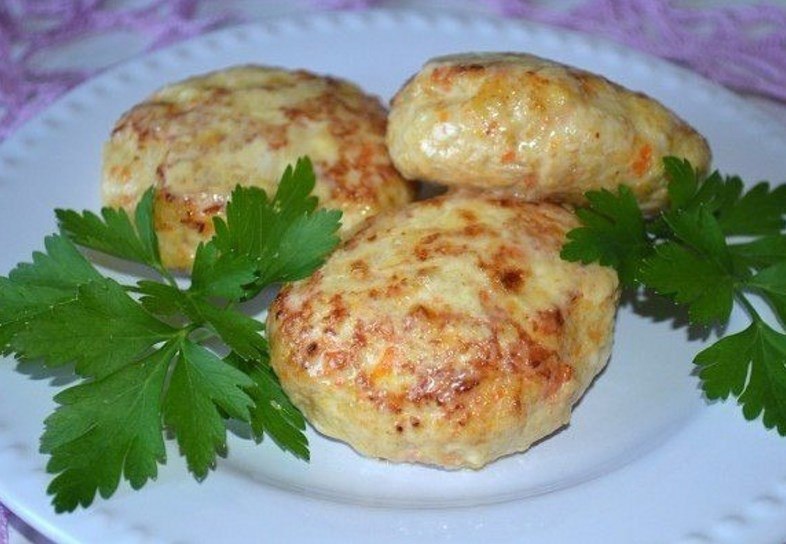 КОТЛЕТКИ-ОБМАНКИ ИЗ КУРИЦЫ И МОРКОВИ. . Кажется, банальнее котлет, вряд ли можно придумать блюдо. Но ...