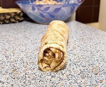 Шаверма.Ингредиенты:Куриная грудка (или другое мясо) - 1 шт.Капуста - 1/2 вилкаОгурцы - 2 шт.Помидор ... - 8