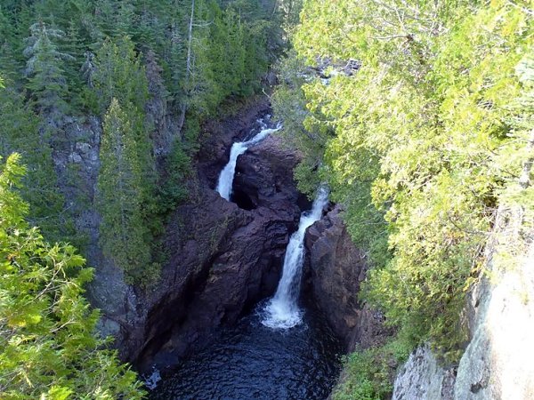 10    .9)    (The Devils Kettle)   ...