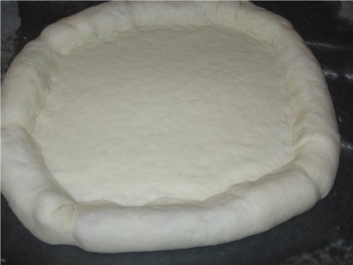 Пицца с вкусным краешком.Ингредиенты:150мл тёплой воды0.5 ч.л. сахара0.5 ч.л. соли2 ст. ложки ... - 2