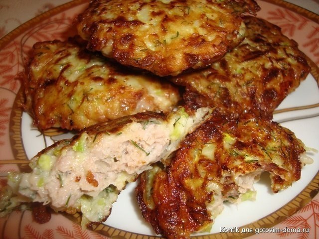 Колдуны из кабачка с куриным филе .на 100грамм - 65.34 ккалБ/Ж/У - 6.9/0.9/7.04 Ингредиенты: Кабачки ...