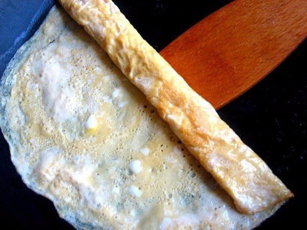 Яичный рулет.Ингредиенты:Яйца куриные — 3 шт. Соевый уксус — 1 ст. л.Рисовый уксус — 1 ч. л. Масло ... - 5
