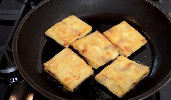 Жареный лаваш с колбасой и сыром. Это очень быстрая и простая закуска, которую можно приготовить на ... - 9