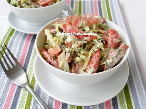 Салат с копченой колбасой и огурцами. Салат с копченой колбасой и огурцами - свежий и одновременно ... - 9