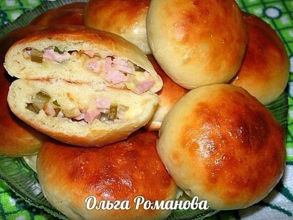 Булочки с начинкой пиццы.Автор: Ольга РомановаКефир - 1 стакан (тёплый )Яйцо - 1 шт Соль - 1 чайная ...