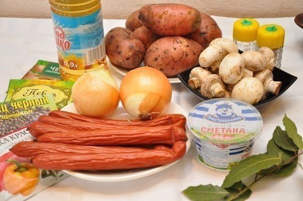Охотничьи колбаски с картофелем в горшочках.Ингредиенты:На 4 горшочка:картофель – 1 кг,охотничьи ... - 3
