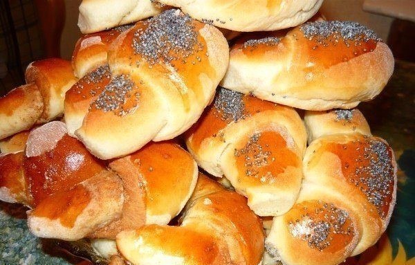 ТОП-6 ВКУСНЫХ РЕЦЕПТОВ КРУАССАНОВ .1. Круассаны вариант из фантастического теста ИНГРЕДИЕНТЫ: мука - ... - 2