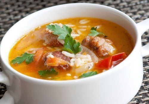 Рисовый суп с курочкой.на 100грамм - 131.39 ккалБ/Ж/У - 12.69/1.82/16.02Ингредиенты:Рис 5 столовых ...