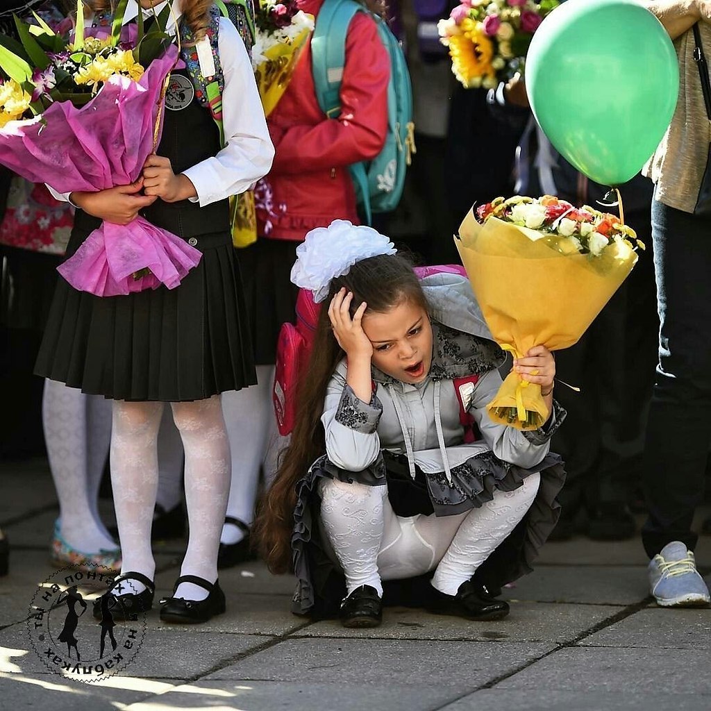 Первоклассники на линейке 1 сентября