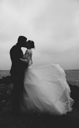 В мире обязательно найдется тот, рядом с которым ты забудешь о тех, кто тебя никогда не ценил.