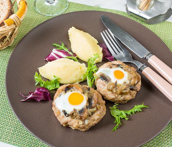 МЯСНЫЕ ГНЕЗДА С ГРИБАМИ И ПЕРЕПЕЛИНЫМИ ЯЙЦАМИ.Ингредиенты на 4 порции:600 г мясного фарша (в этот ...