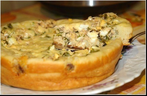 Быстрый пирог из рыбы.Очень вкусный и сытный пирог! И при этом делается очень легко и быстро!Итак, ...