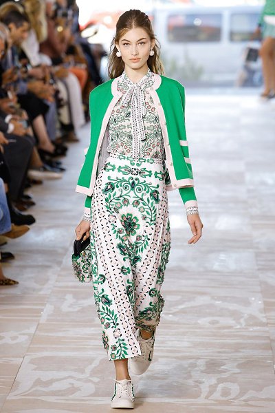 Tory Burch Spring 2017 Ready-to-Wear Fashion Show - 2