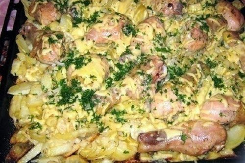 Курица с картошкой и луком, запеченная в ...