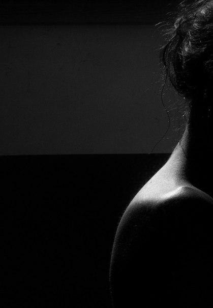 Тьмою здесь все занавешено.и тишина как на дне... Ваше величество женщина, да неужели — ко ...