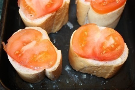 «Пеньки» из багета.Ингредиенты:репчатый луккуриное филебагетпомидорысырсметанаПриготовление:1. ... - 5