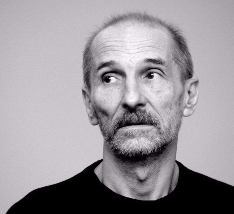 Мужик должен всё уметь.Я всё умею — пилить, строгать, колоть. Мужик должен всё это делать, а не гири ...