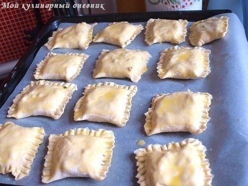 Пирожки из солоеного теста с зеленым луком, сыром и вечиной. Простые пирожки с очень вкусной ... - 4