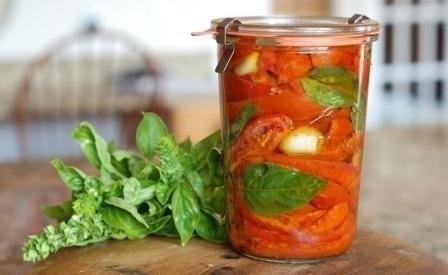 Помидоры, сушеные в духовке.Помидоры - 12-14 штукСоль, перец - по вкусуКрасный перец молотый - по ...