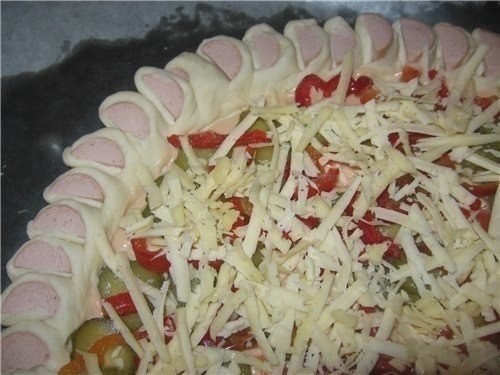 Пицца с вкусным краешком.Ингредиенты:150мл тёплой воды0.5 ч.л. сахара0.5 ч.л. соли2 ст. ложки ... - 5